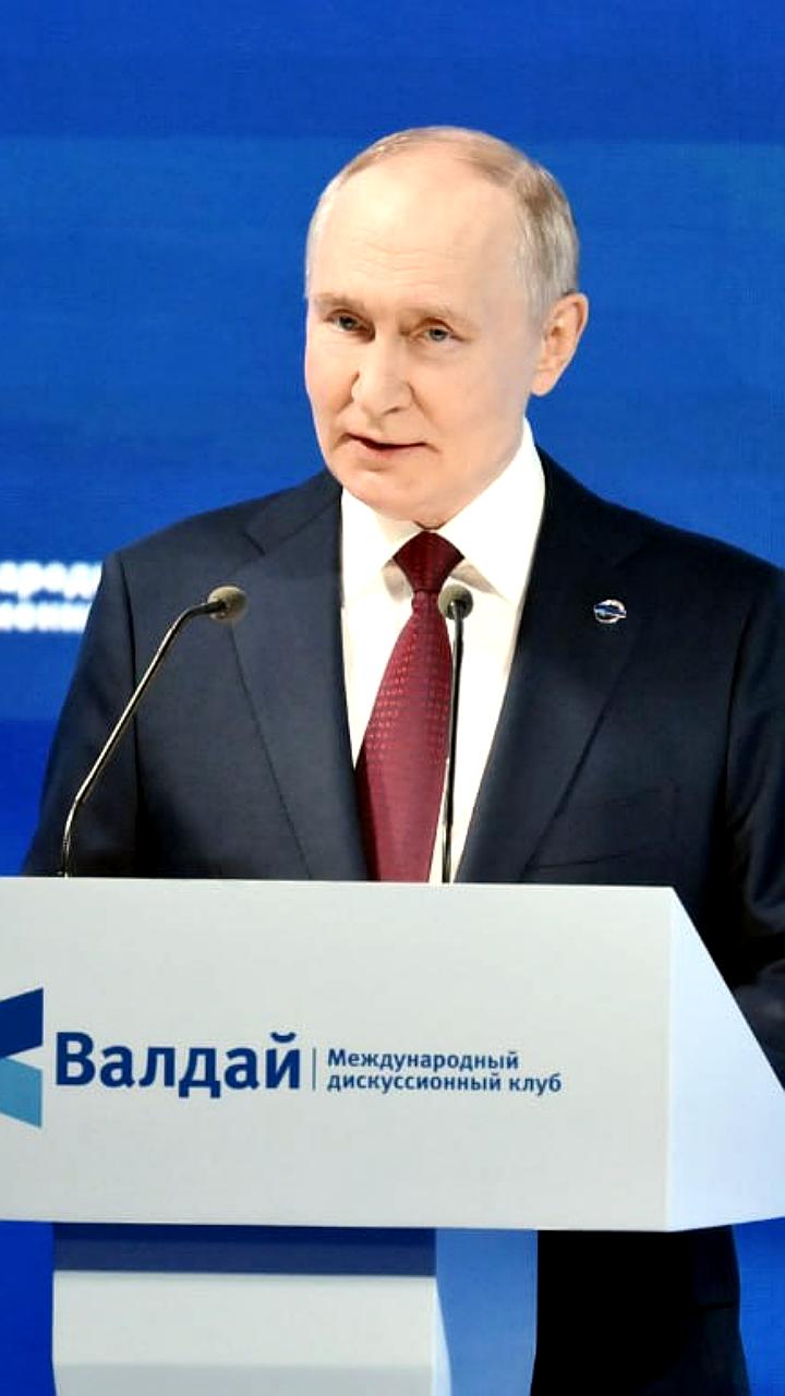 Путин подчеркивает свою роль как избранного президента, отвергая сравнения с Александром I
