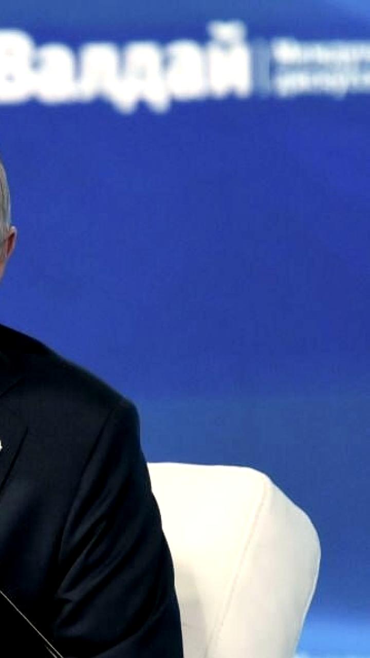 Путин подчеркивает необходимость диверсификации и повышения производительности труда в экономике России
