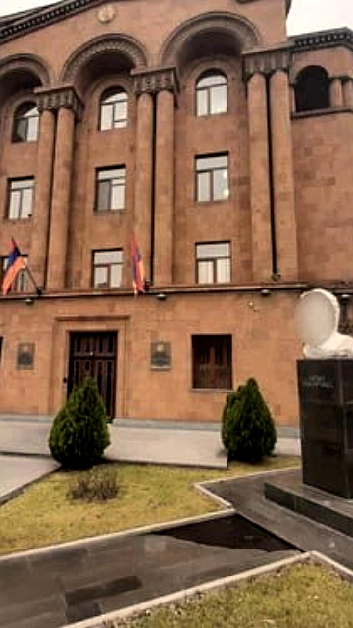 Армения и ОАЭ подписали соглашение о признании водительских прав