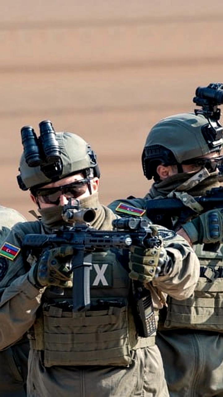 Четверо граждан Азербайджана, включая военнослужащего, обвинены в государственной измене