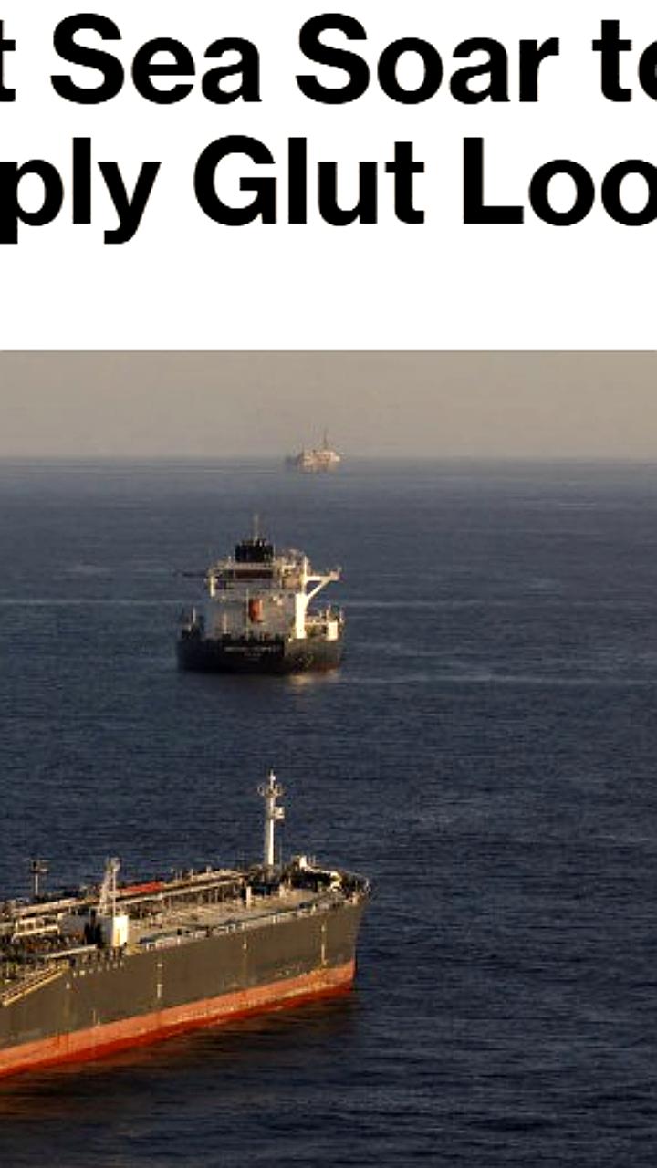 Объем нефти на танкерах достиг максимума за два года