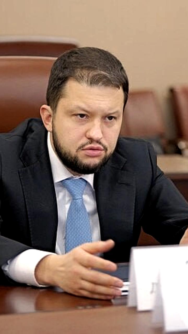 Глава Росавиации Дмитрий Ядров обсудил развитие аэропорта Гагарин с губернатором Романом Бусаргиным