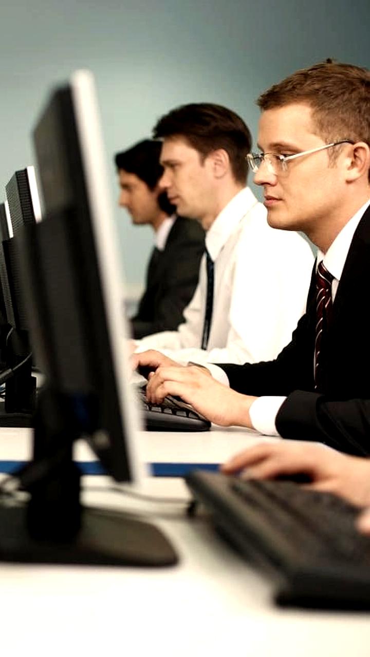 Кадровый дефицит в IT: как специалисты без дипломов находят работу