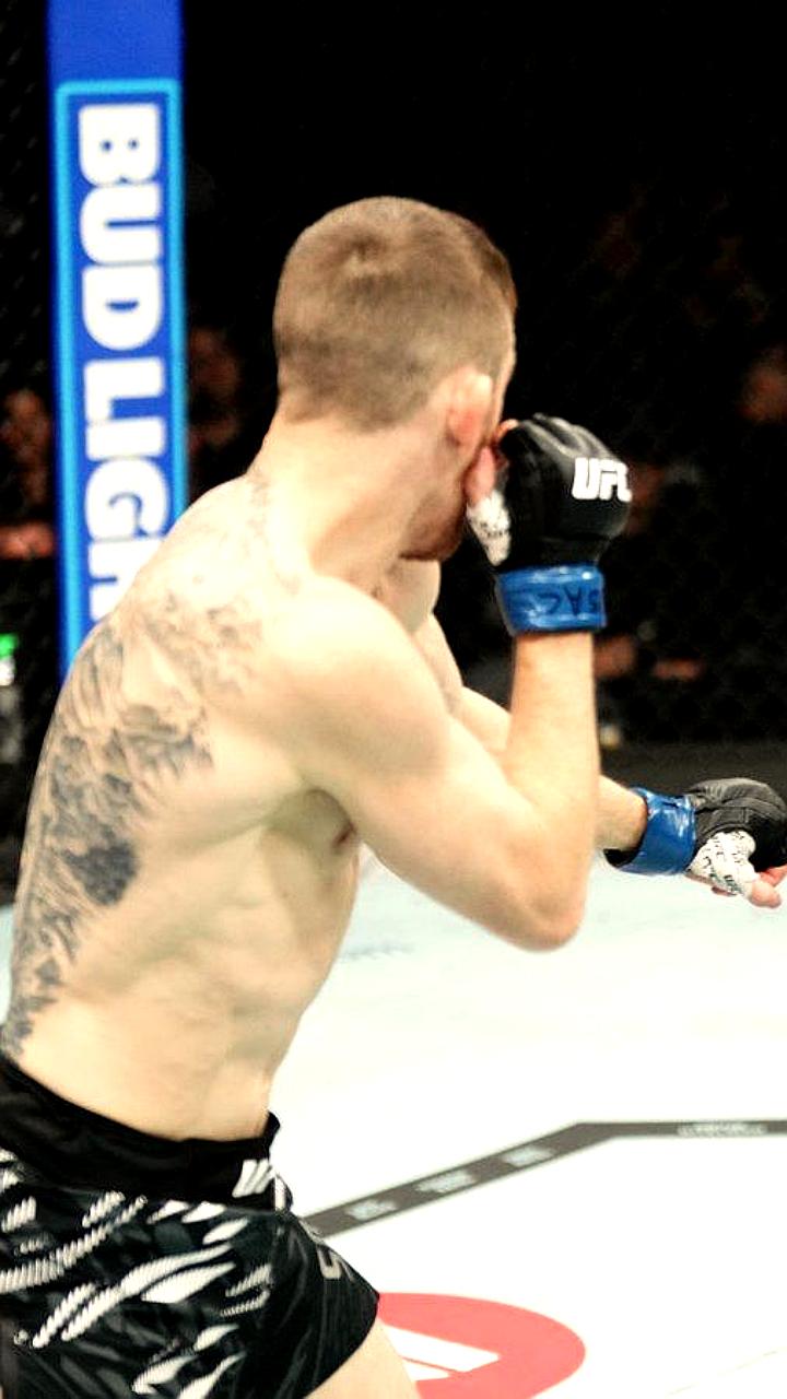 Мераб Двалишвили успешно защитил титул UFC и готов к бою с Петром Яном в декабре
