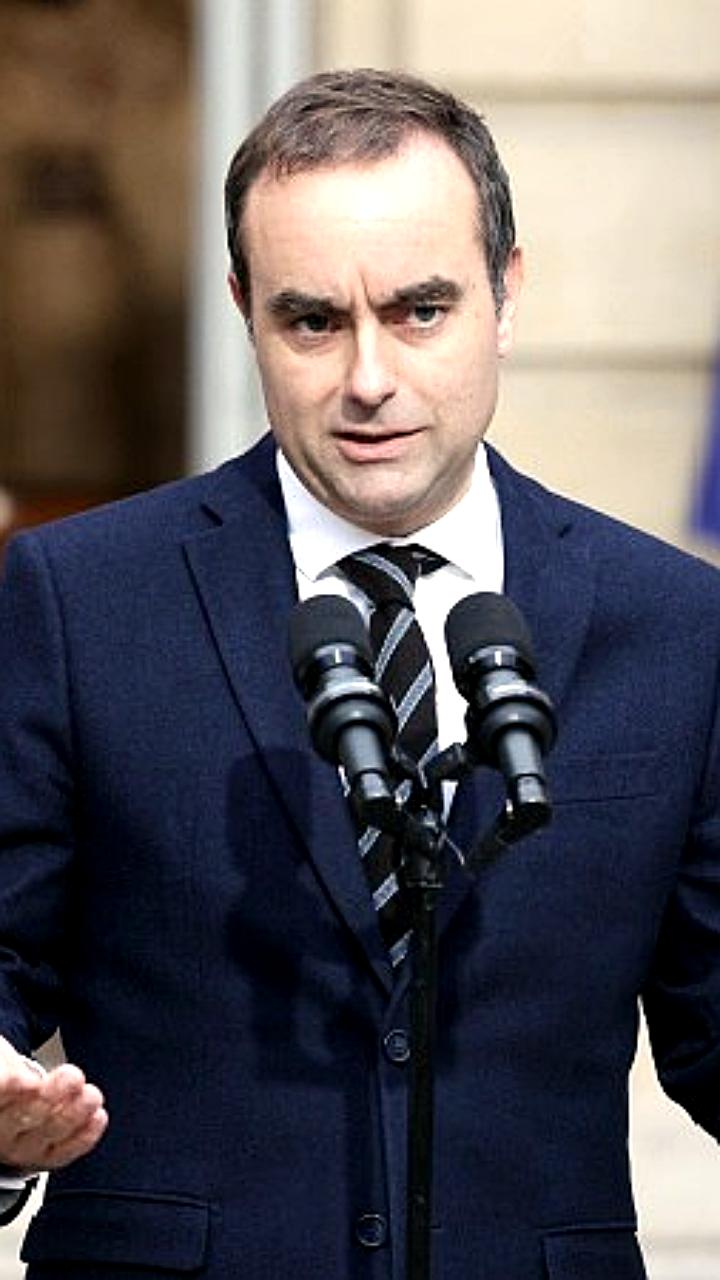 Президент Франции поручил новому премьеру сформировать правительство до вечера воскресенья