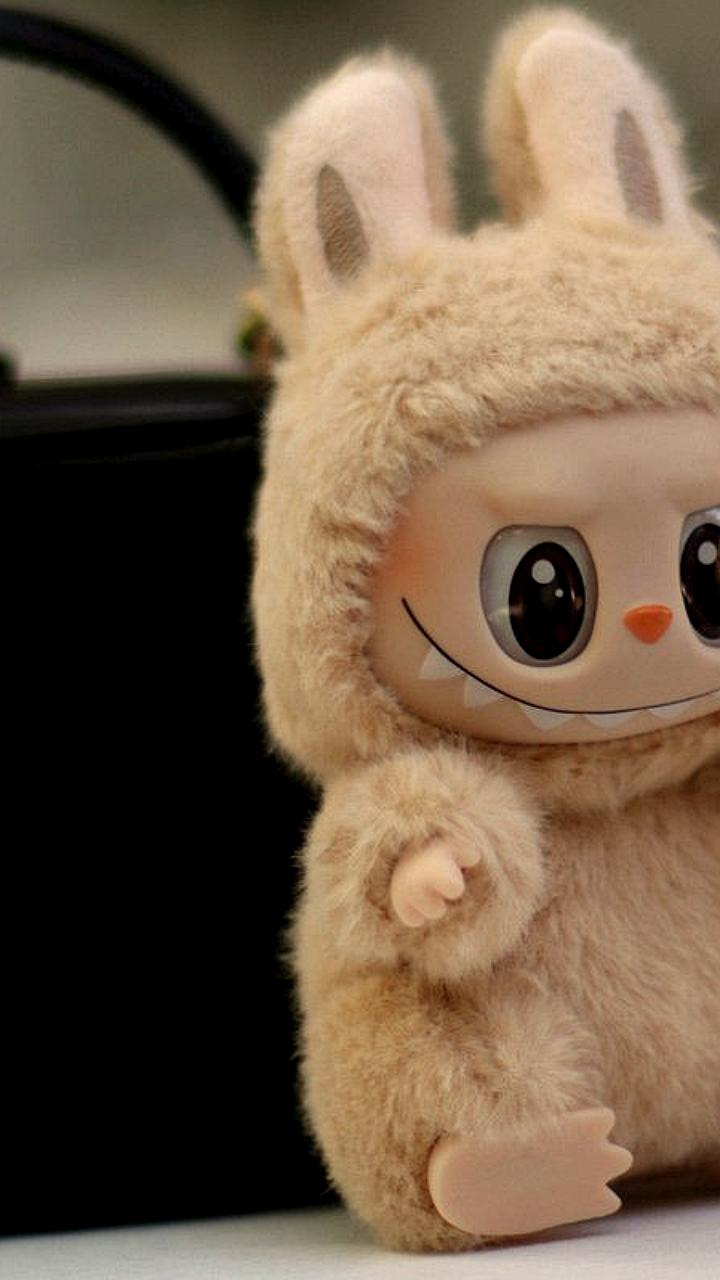 Продажи игрушки Лабуба упали на 40% за месяц