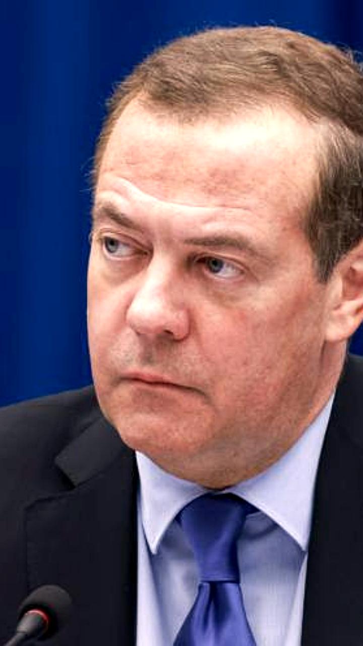 Медведев возглавит делегацию Единой России на праздновании 80-летия Трудовой партии Кореи в КНДР