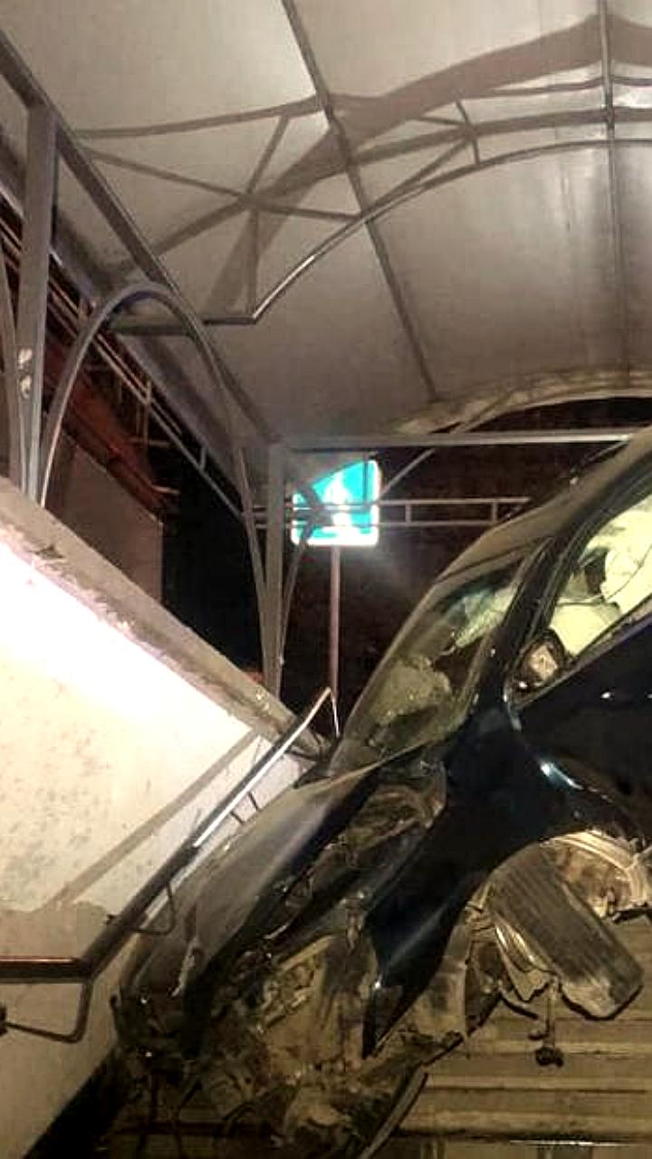 ДТП в Симферополе: легковушка Nissan попала в подземный пешеходный переход