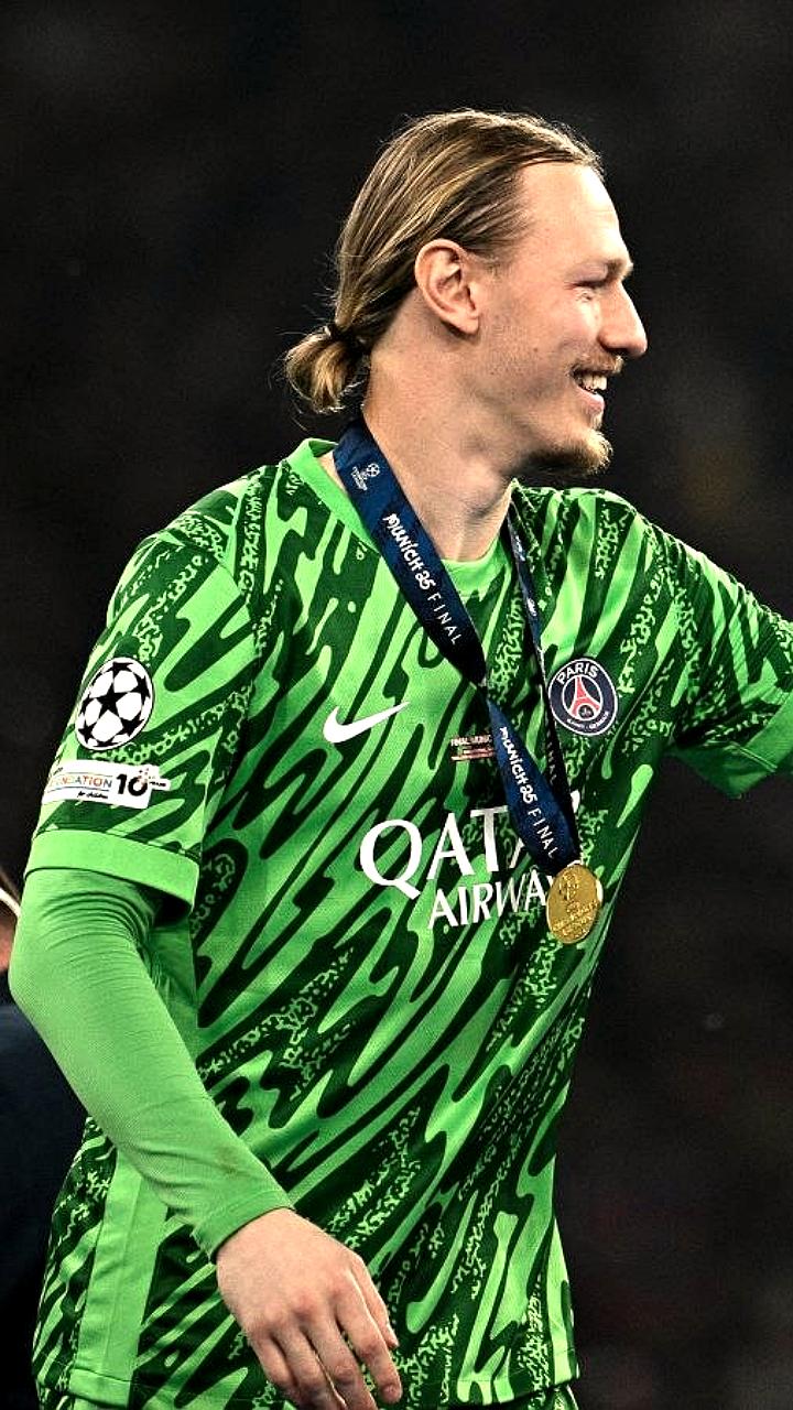 Тренер Кафанов прогнозирует переход вратаря Сафонова в ПСЖ