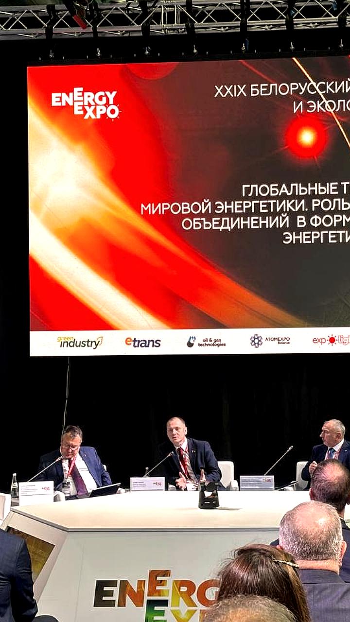 Министр энергетики обсудил внедрение искусственного интеллекта на Energy Expo