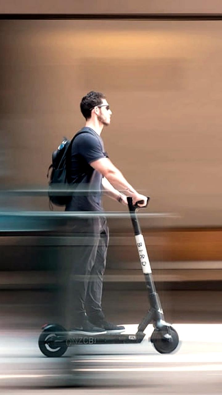 В Душанбе введен запрет на электросамокаты и электроскутеры до 2030 года