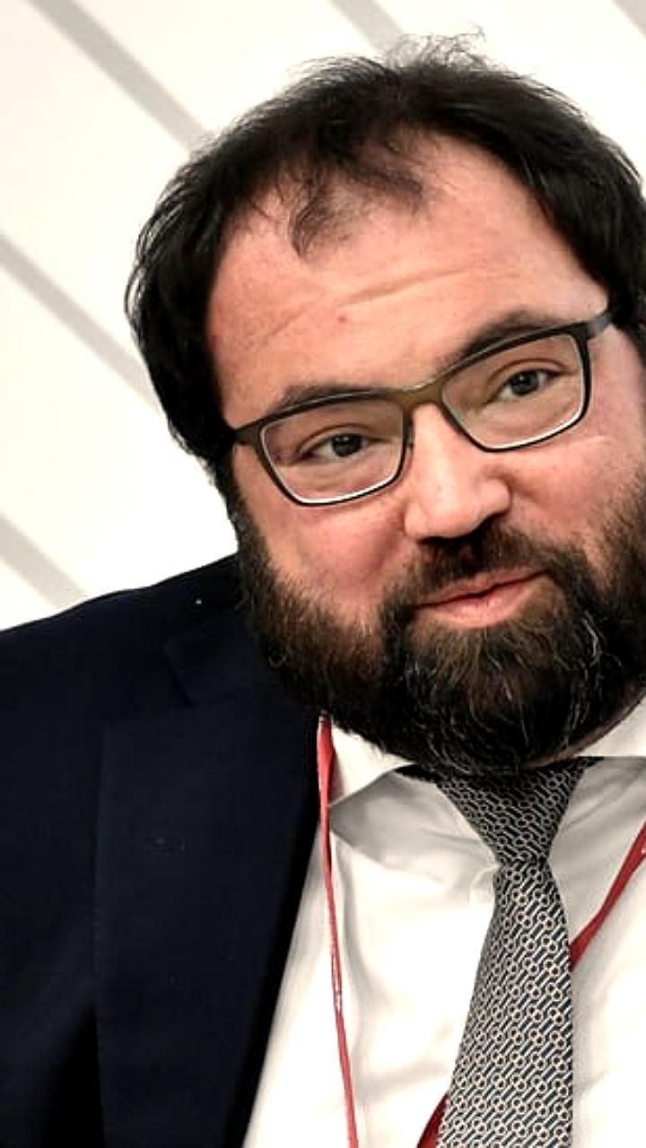 Минцифры рассматривает создание национального ИИ агента на базе Госуслуг