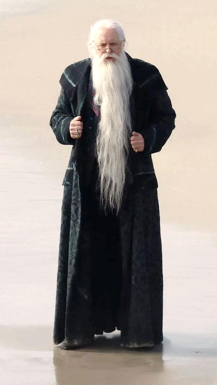 Первый взгляд на нового Дамблдора в сериале от HBO с Джоном Литгоу