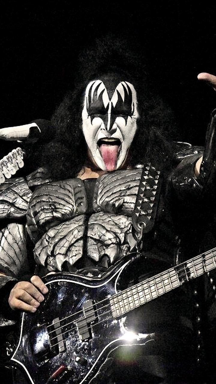 Джин Симмонс из Kiss попал в ДТП в Малибу, но чувствует себя хорошо