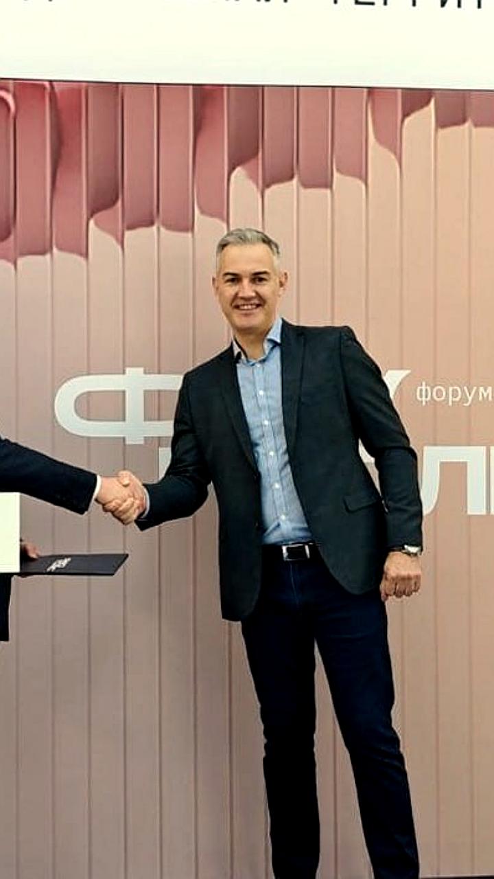Авито и АльфаСтрахование объявили о стратегическом партнерстве на Форуме Финополис