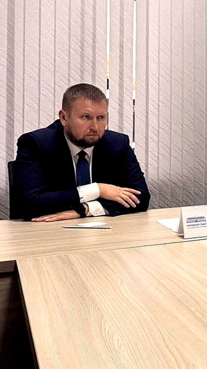 Денис Мирошниченко провел прием граждан в Луганске для разъяснения законодательства
