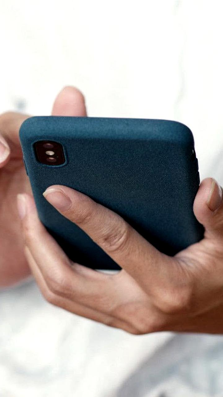 Казахстанцы получают SMS уведомления о риске утраты статуса в ОСМС