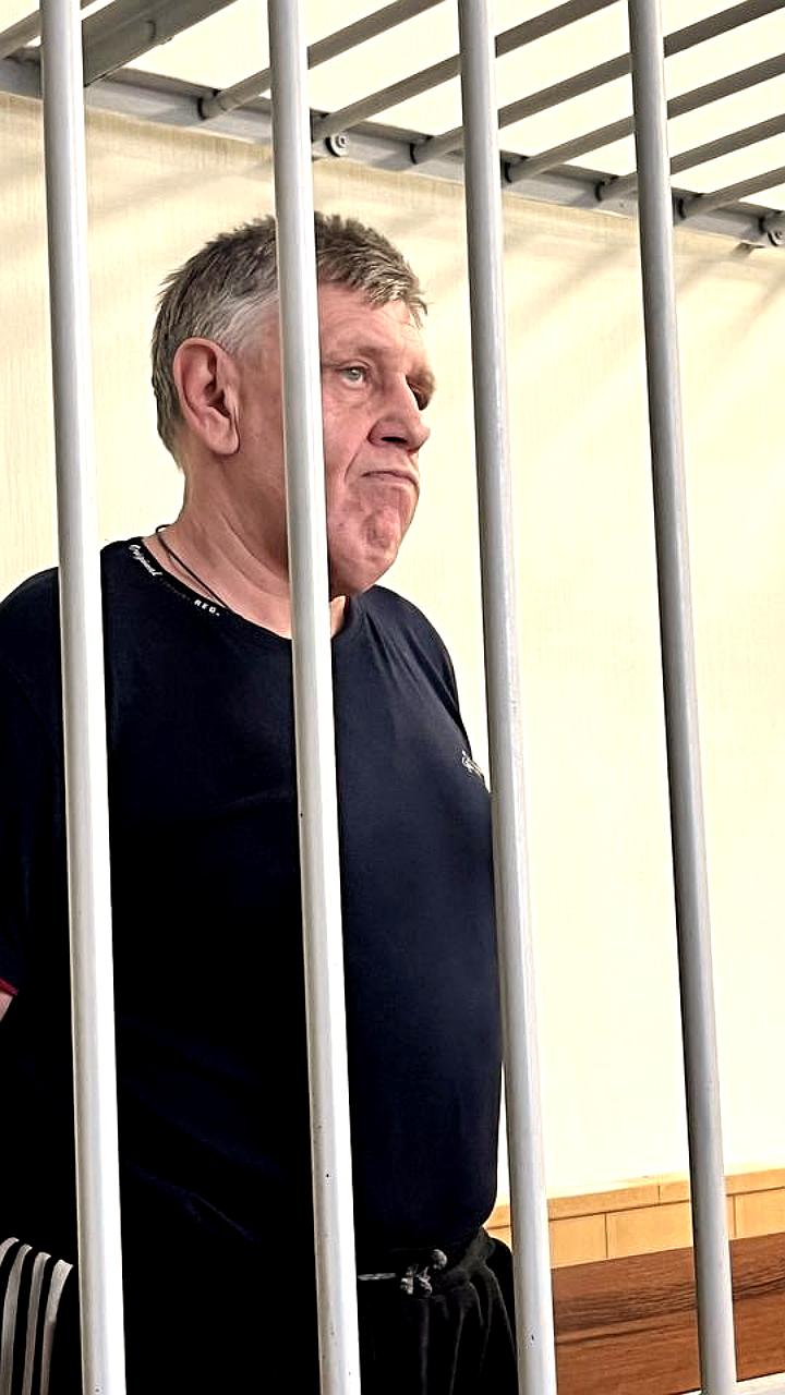 Суд в Екатеринбурге приговорил Олега Анучина к 9,5 годам за участие в банде милиционеров