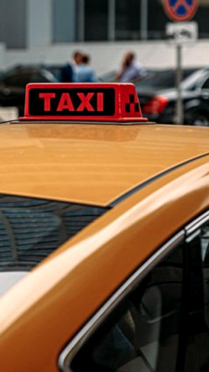 17-летняя хабаровчанка угнала такси и попала в ДТП