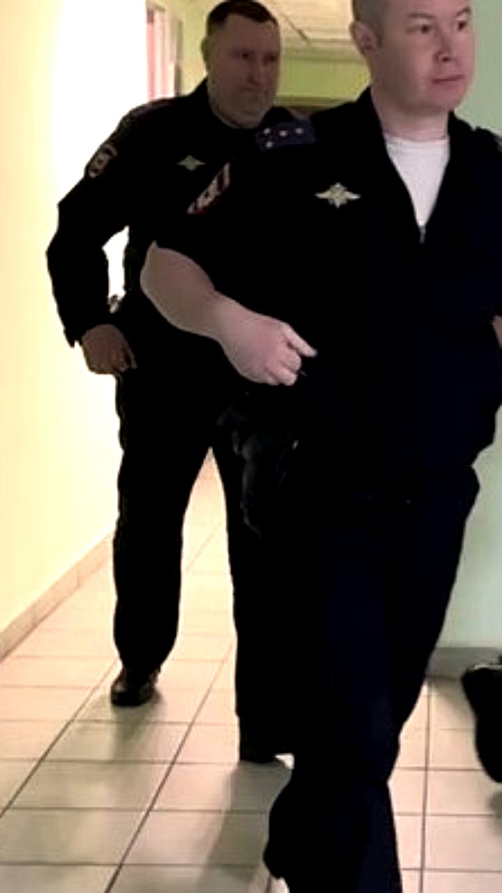 Суд смягчил наказание экс-чиновнику Елизова Леониду Богратеону до двух лет