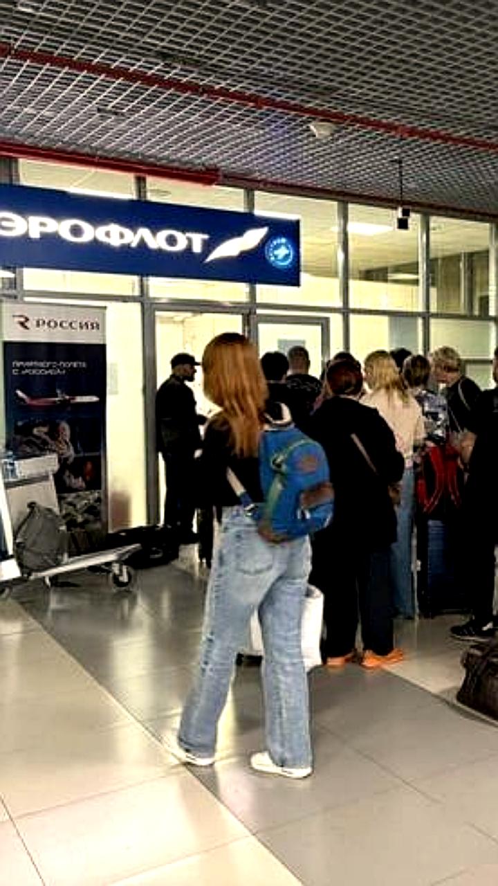 Задержки рейсов авиакомпании Россия в Оренбурге и Санкт-Петербурге