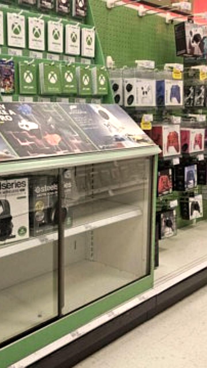 Microsoft опровергла слухи о снятии Xbox с полок крупных магазинов