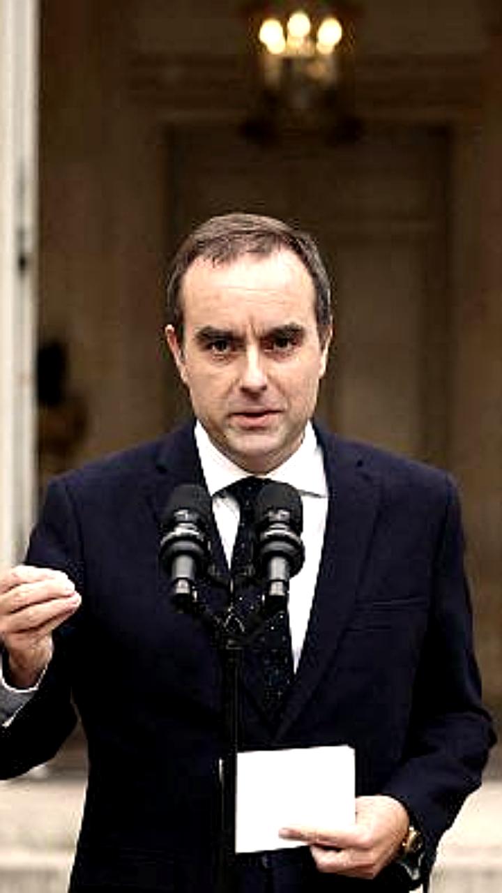 Премьер Франции приостанавливает пенсионную реформу до 2027 года