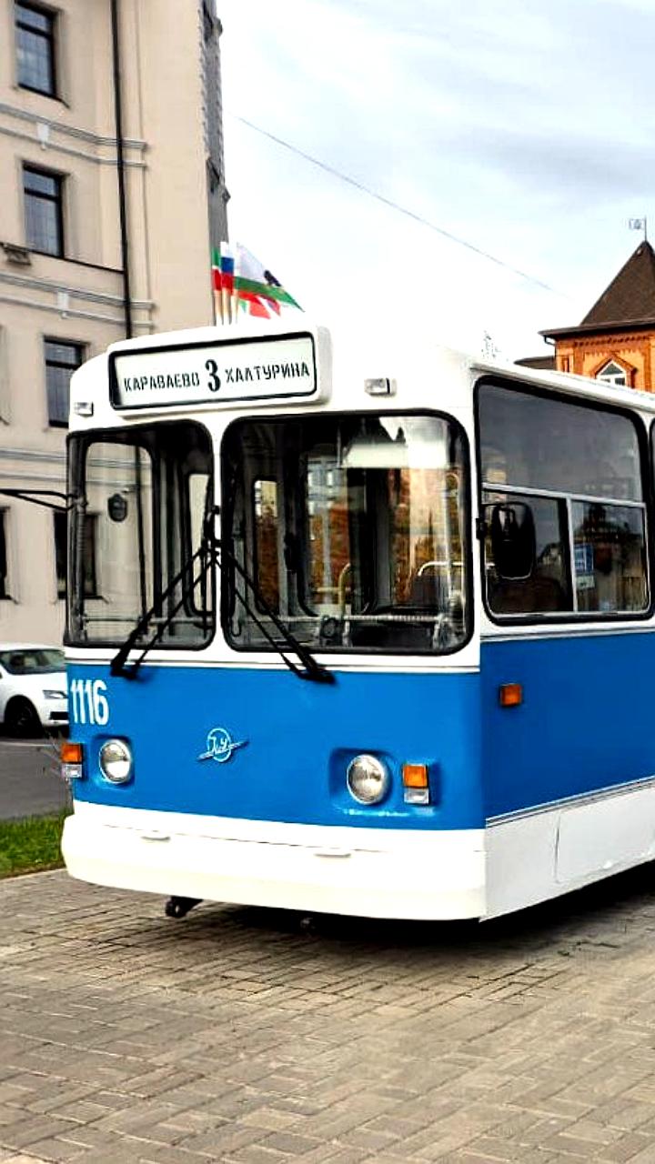 В Казани на Аллее Славы установлен ретро-троллейбус ЗиУ 9