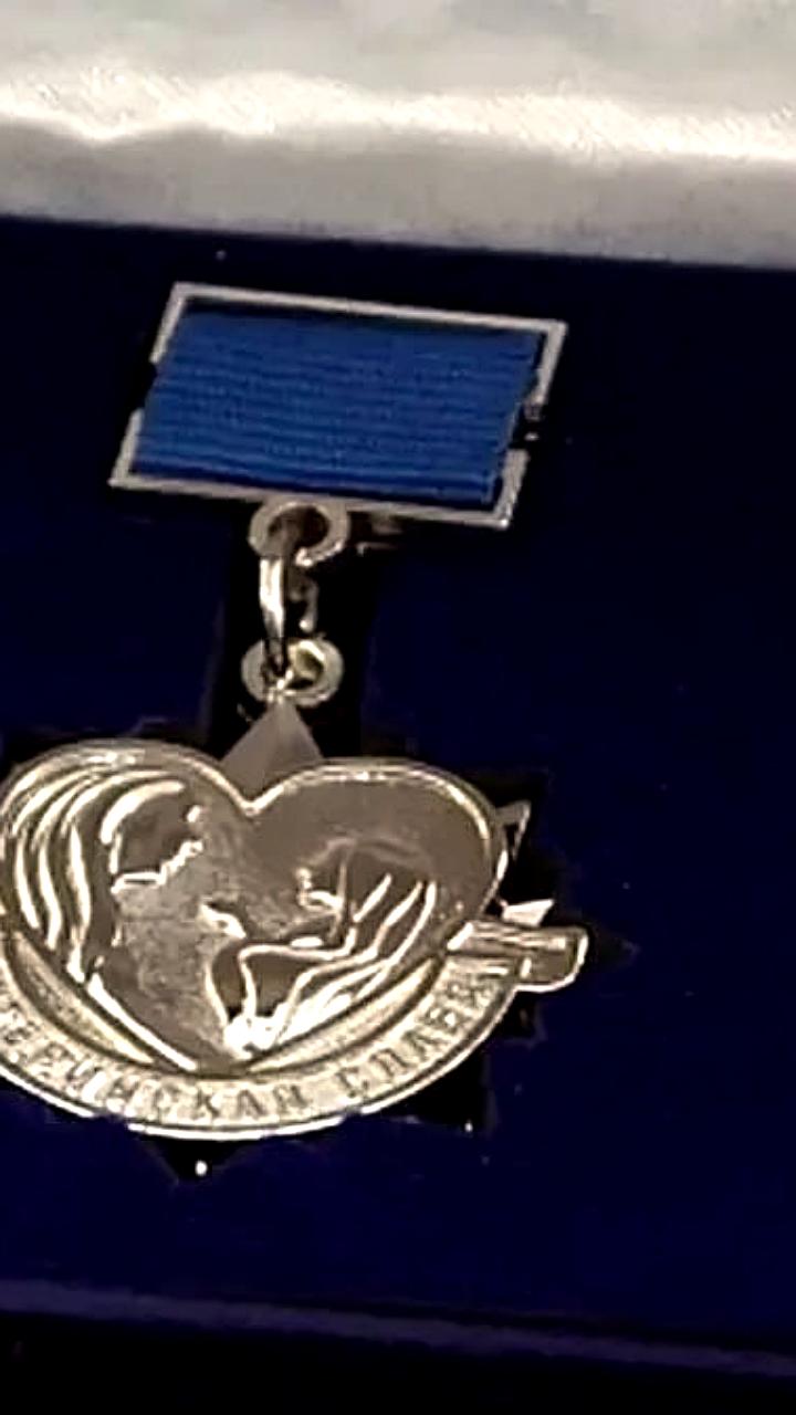 Две волжанки получили почётный знак Материнская слава