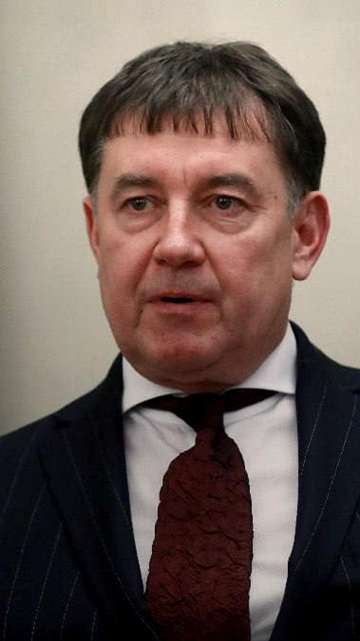 Экс-судья Момотов обвиняется в связях с ОПГ и получении земельного участка