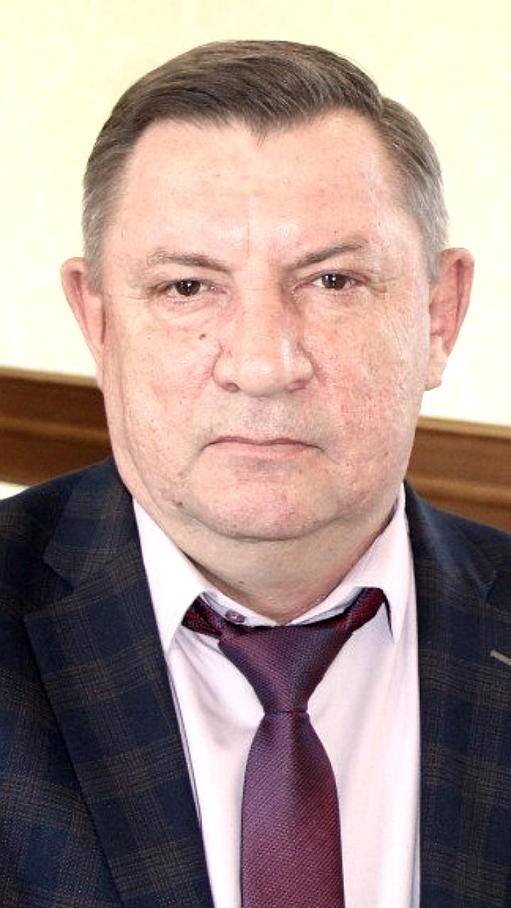 Глава Кормиловского района Вячеслав Бусс стал фигурантом уголовного дела за мошенничество