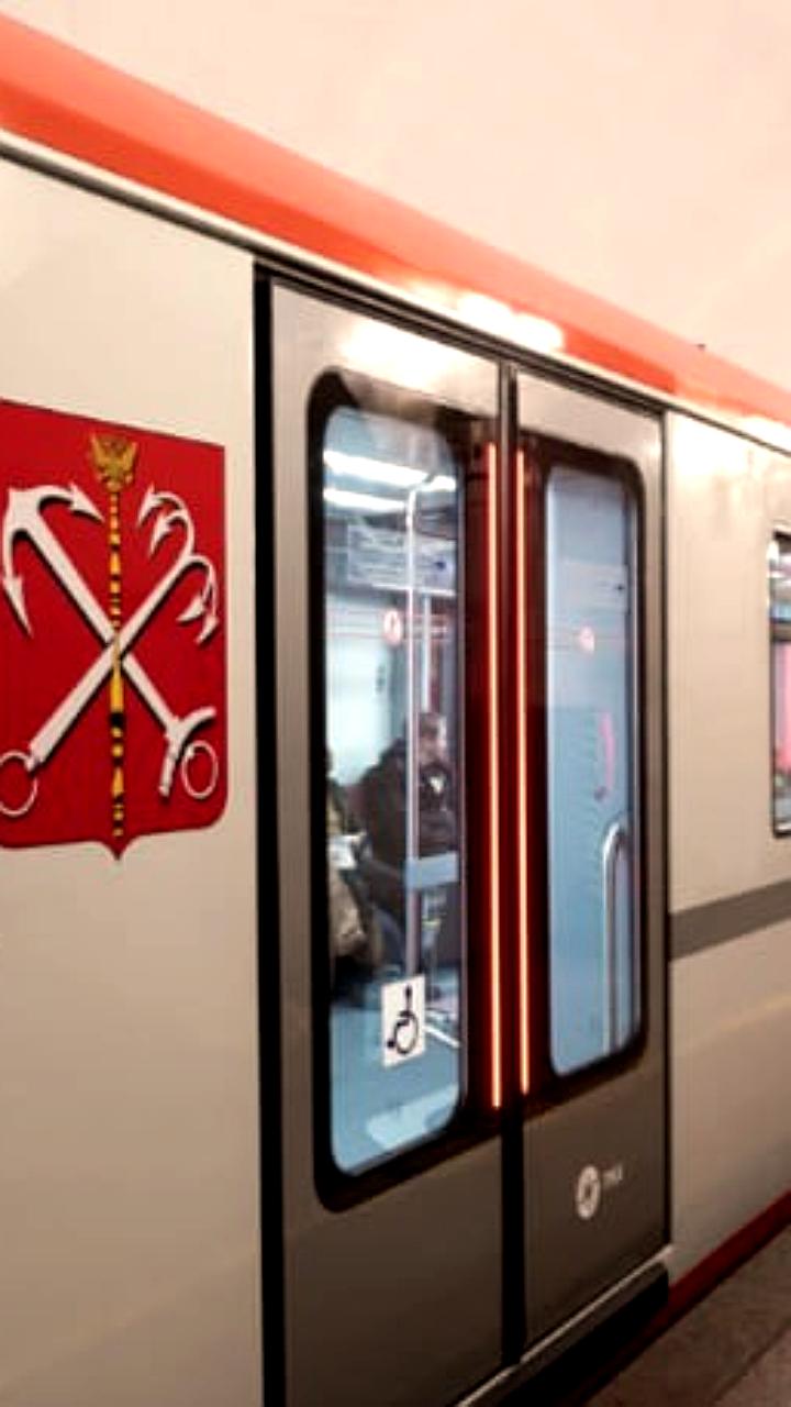 Петербургский метрополитен получил последний красный состав Балтиец