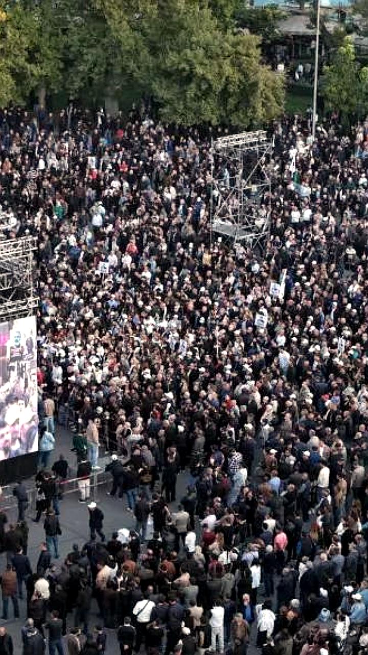 Митинг движения 'По нашему' на площади Свободы собрал более 30 тысяч участников
