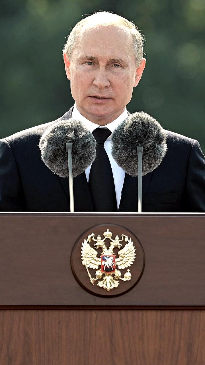 Парад ВМФ в Санкт-Петербурге: Путин анонсировал строительство уникального флота