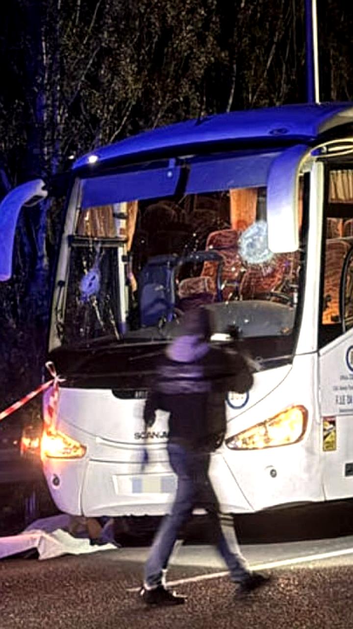 В Италии в результате нападения фанатов на автобус болельщиков погиб водитель
