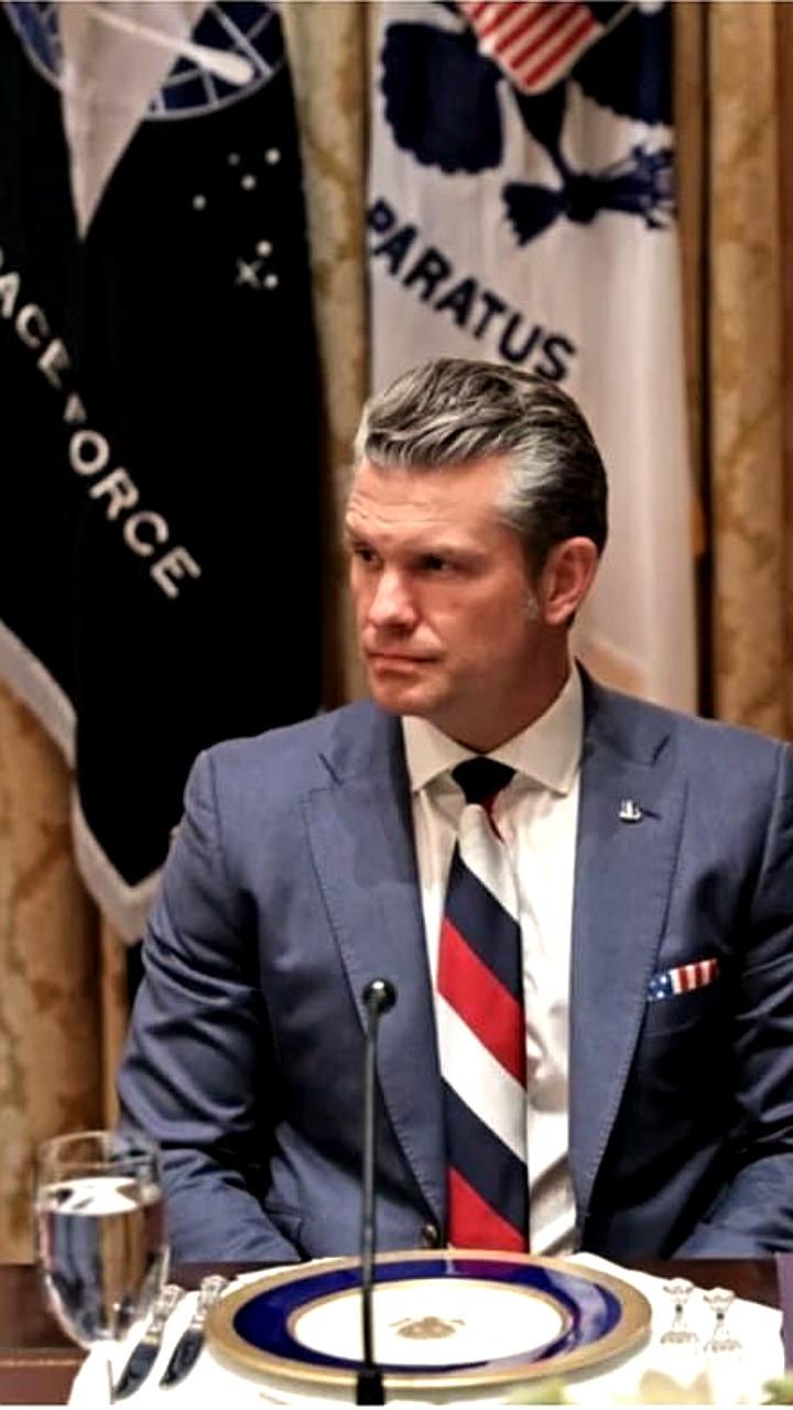 Пресс-секретари США обмениваются шутками о галстуке министра обороны