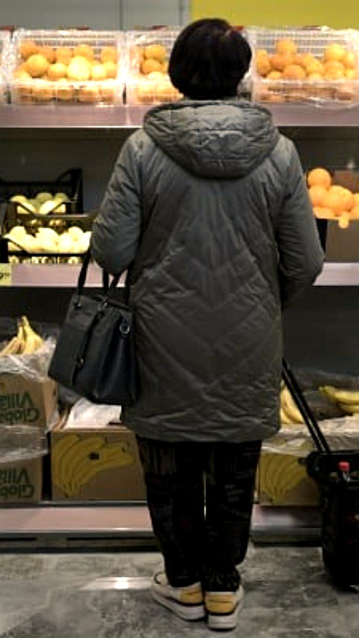 Средняя стоимость продуктовой корзины в России снизилась на 1,8% за месяц