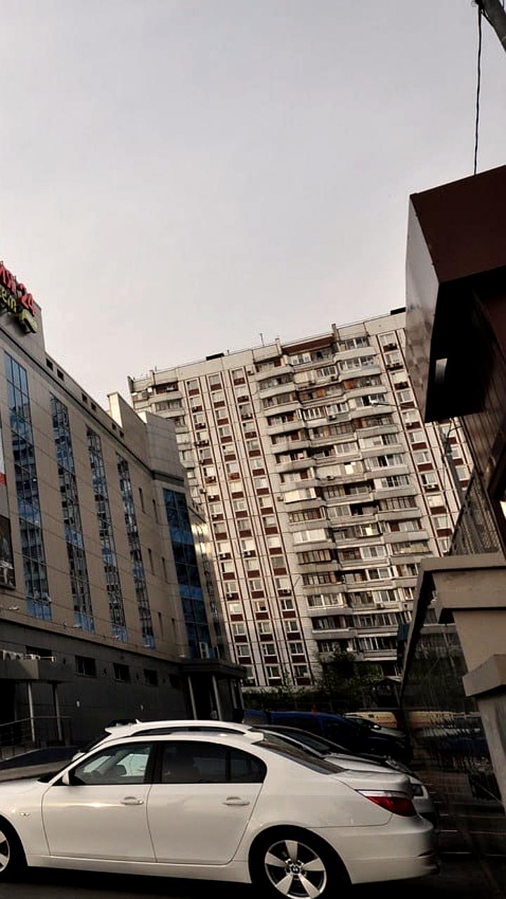 Эвакуация 100 человек из ТЦ Крылатский в Москве из-за подозрительного предмета