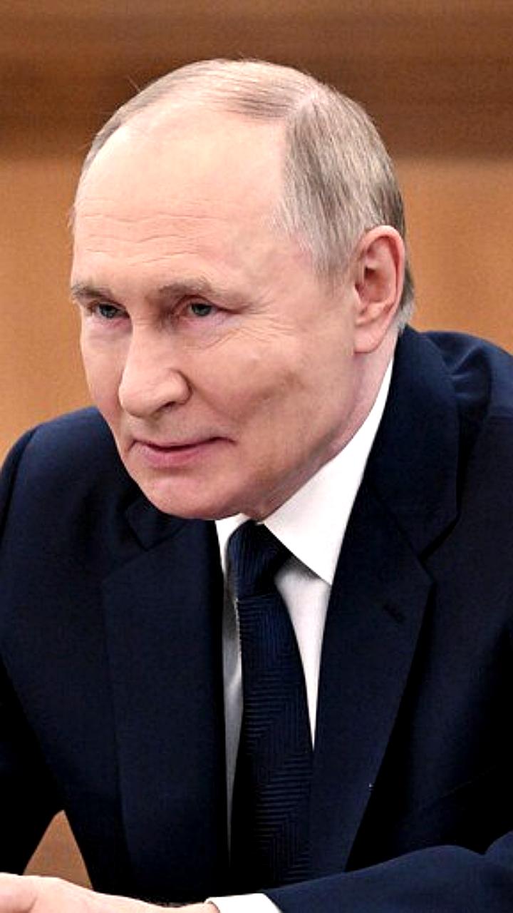 Путин проведет мероприятия с Генштабом ВС России, детали сообщит Кремль