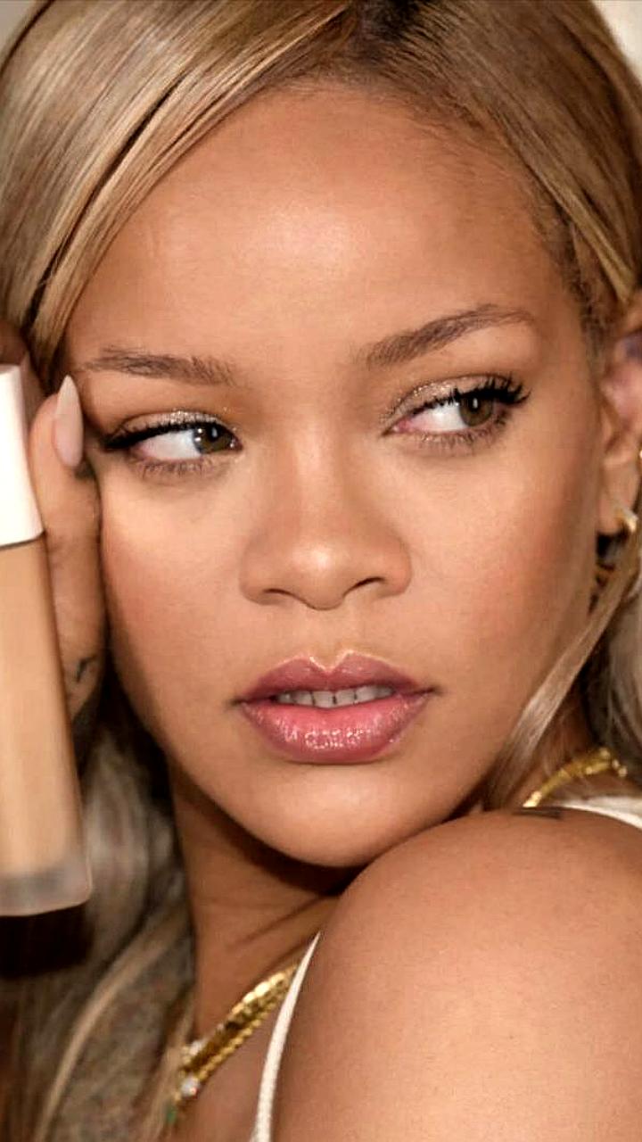 LVMH рассматривает продажу доли в успешном бренде Fenty Beauty Рианы