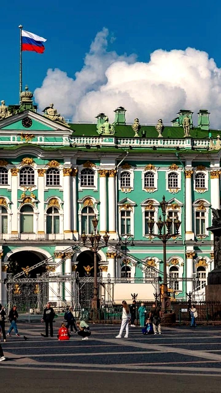 Открытие выставок в Дербенте и Санкт-Петербурге: традиции и культура
