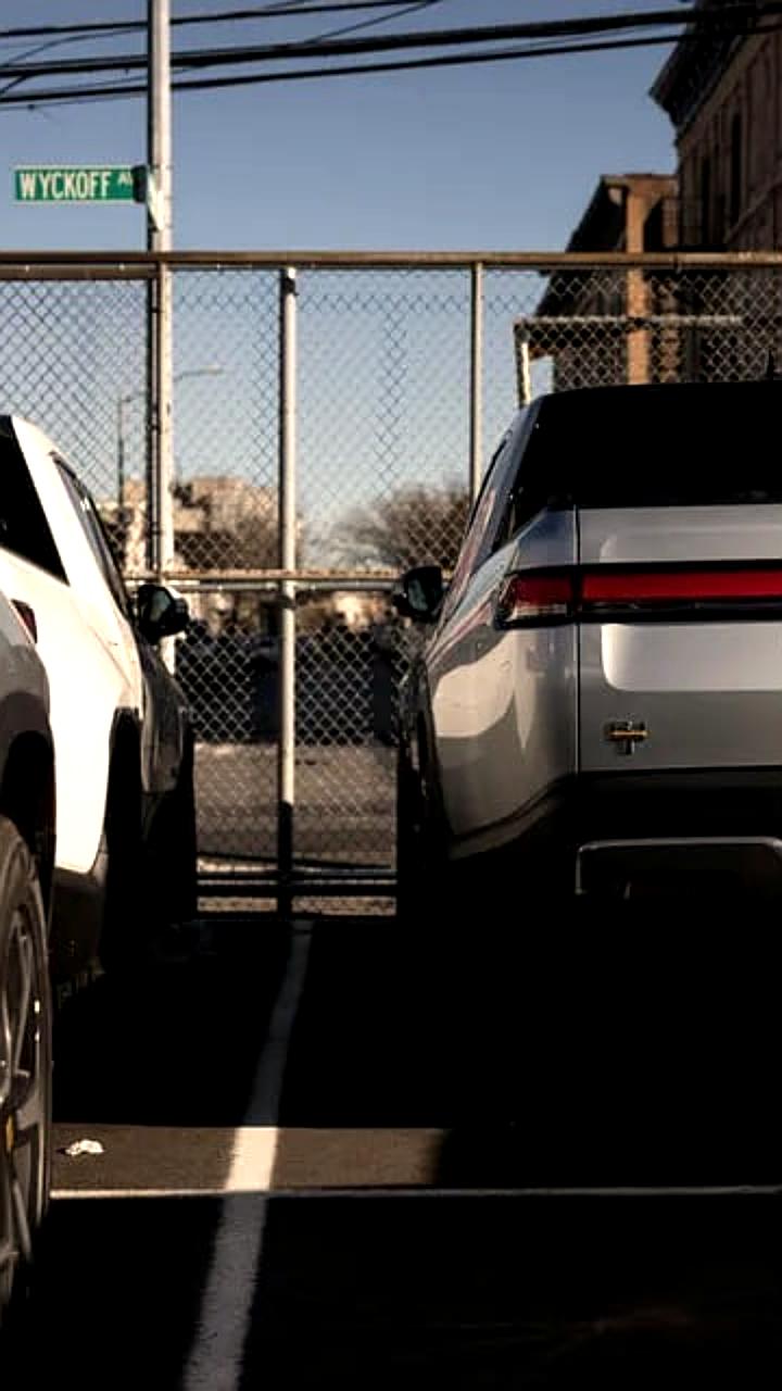 Rivian объявляет о сокращении более 600 рабочих мест в ответ на финансовые трудности