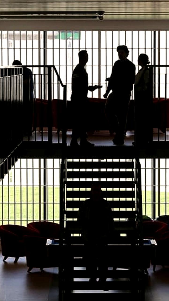 В Великобритании за год ошибочно освобождены более 260 осужденных преступников