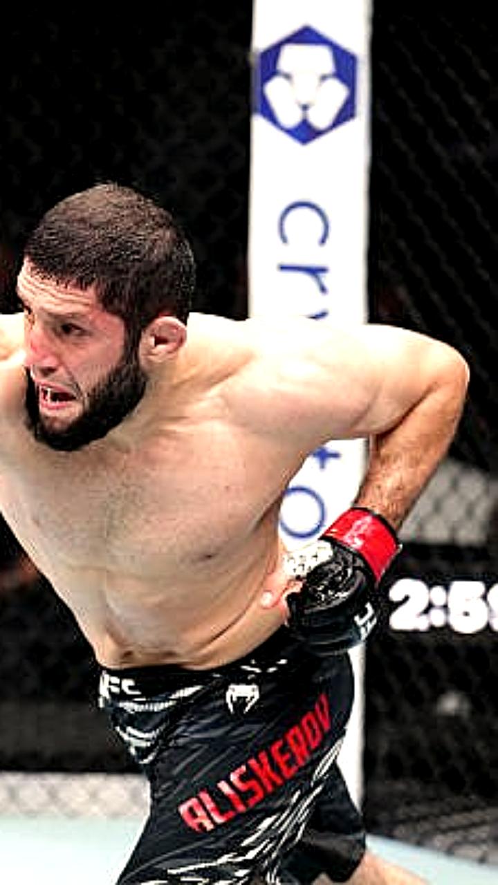 Икрам Алискеров побеждает Юн Ёнг Пака на UFC 321 в Абу Даби