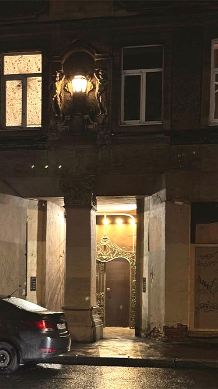 Восстановление парадного входа в историческом доме XIX века в Санкт-Петербурге