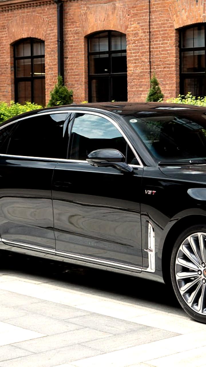 Hongqi планирует локализацию производства в России к 2026 году