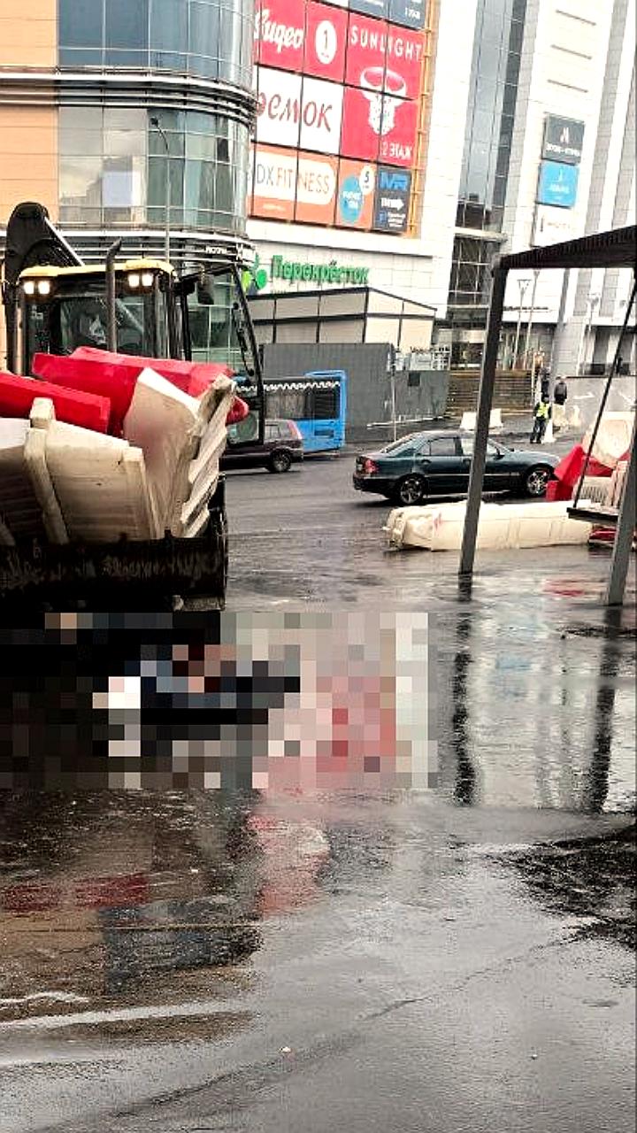 Трактор наехал на женщину в Москве: Госавтоинспекция сообщает о трагическом инциденте