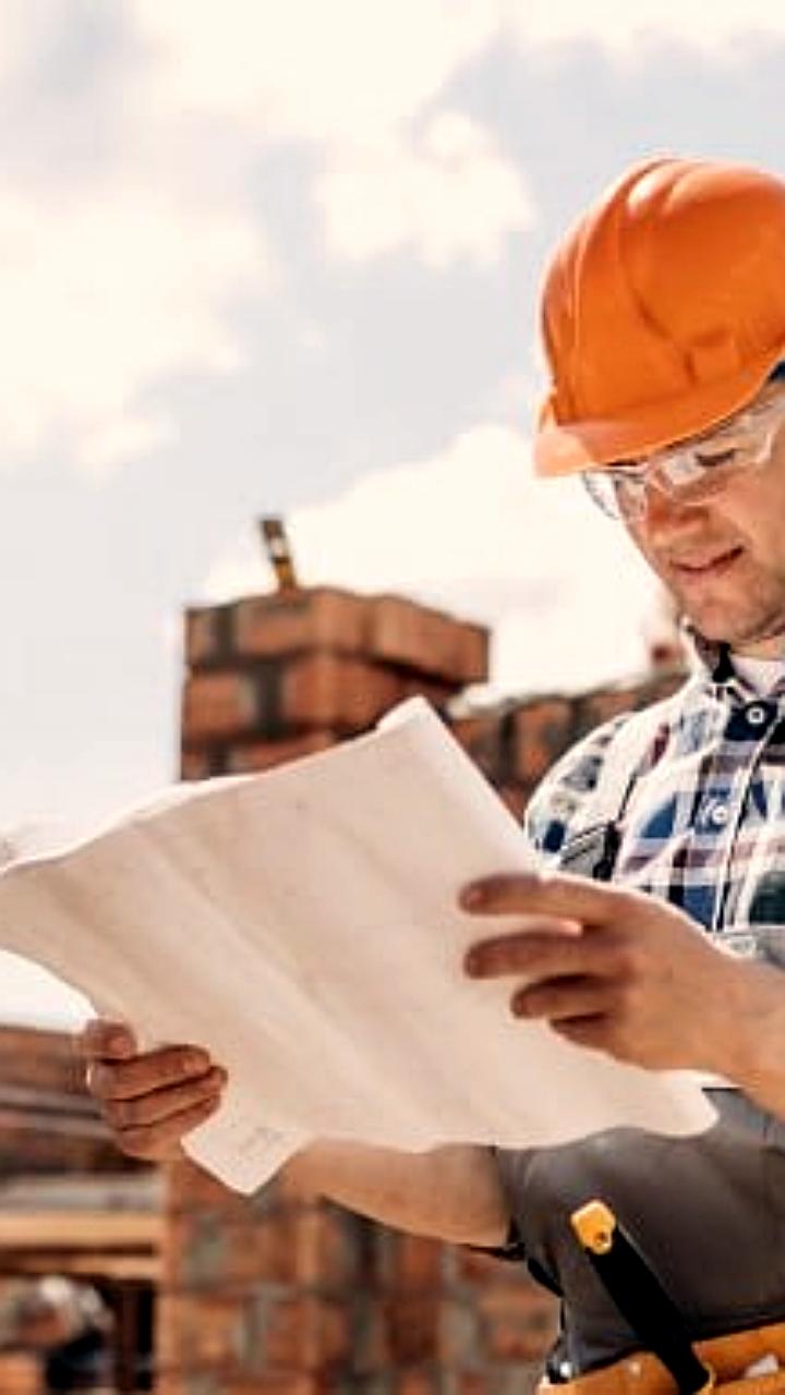 Хуснуллин подчеркивает важность переобучения строителей в IT-сфере