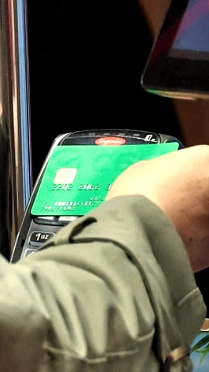 Сбер прогнозирует расходы банков до 200 млрд рублей из-за возможного введения НДС на операции с картами