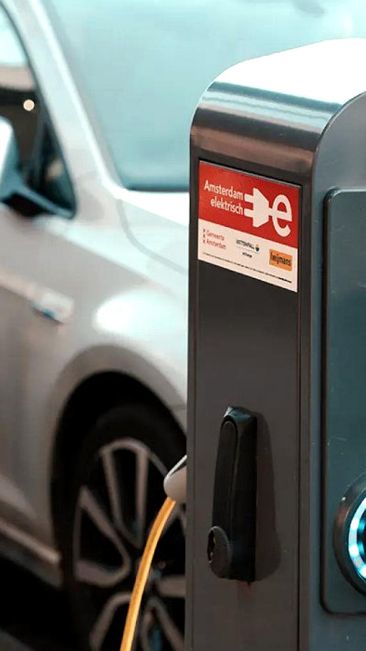 Китай исключает электромобили из стратегических отраслей в новом пятилетнем плане